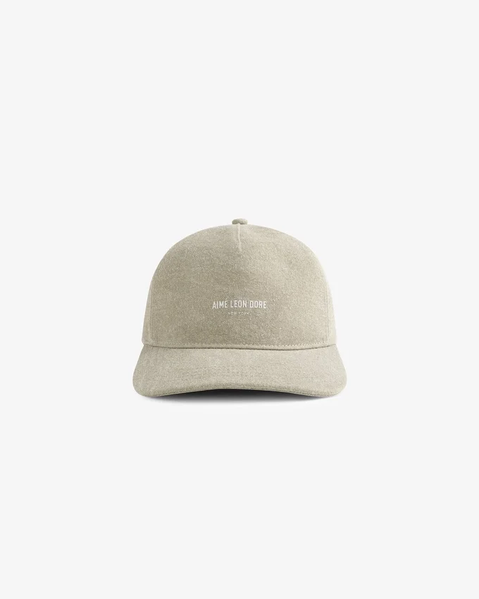 Chapeau à micro-logo