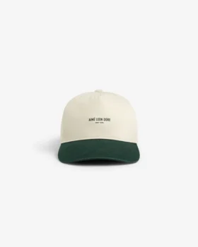 Chapeau à micro-logo