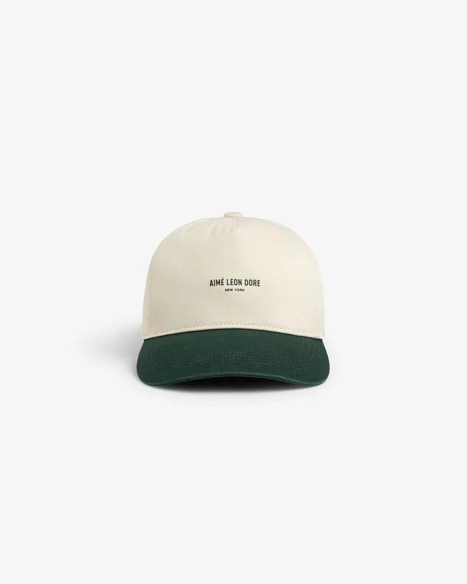 Chapeau à micro-logo