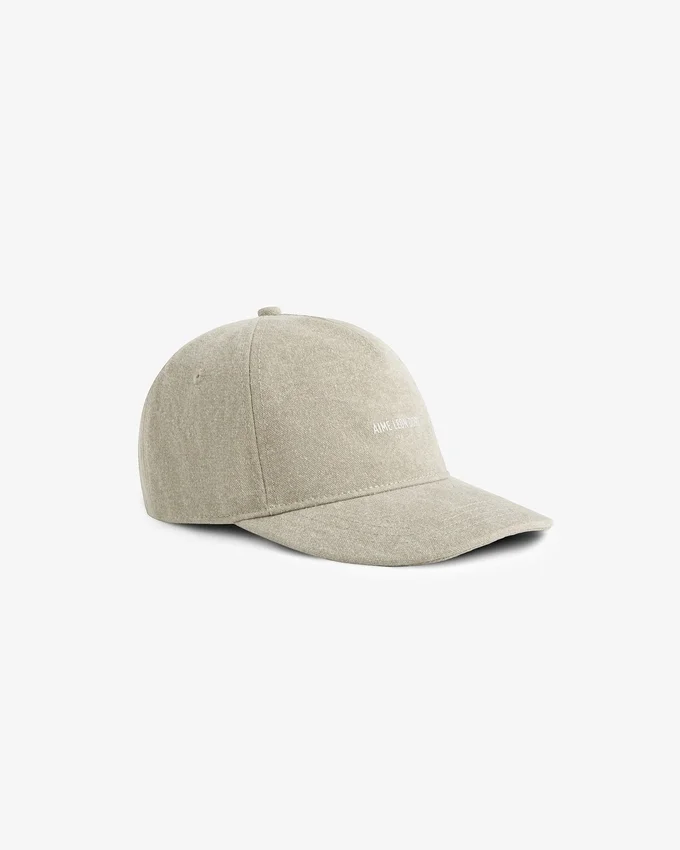 Chapeau à micro-logo