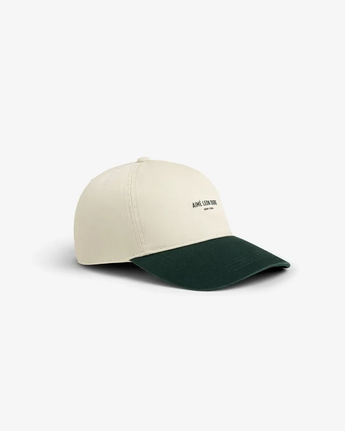 Chapeau à micro-logo