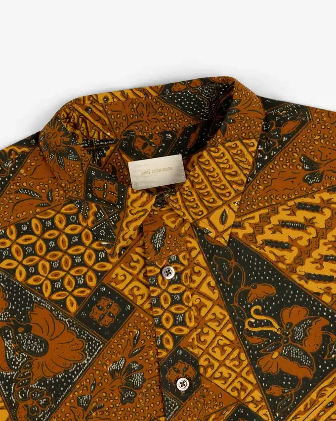 Chemise à imprimé d’inspiration batik