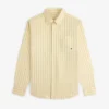 Chemise à rayures teinte dans la masse avec écusson