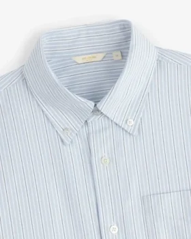 Chemise à rayures teinte dans la masse avec écusson