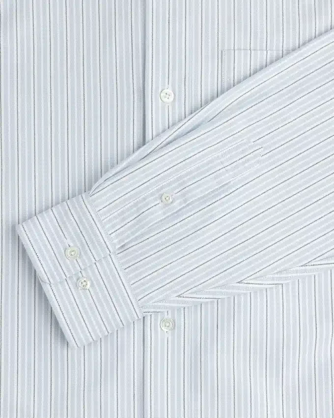 Chemise à rayures teinte dans la masse avec écusson