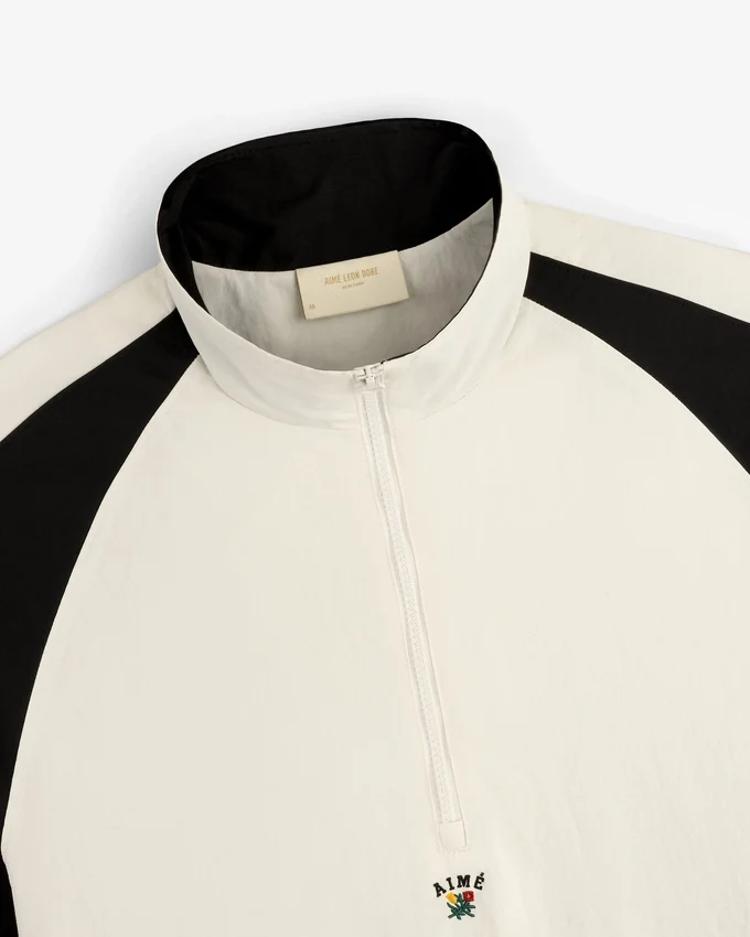 Pull en nylon à demi-zip avec écusson