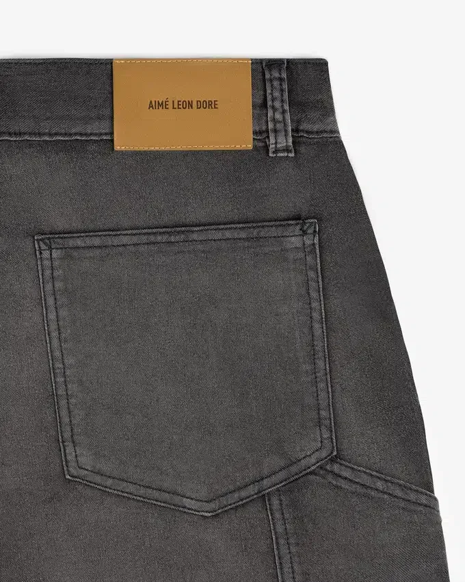 Short de charpentier teint en pièce