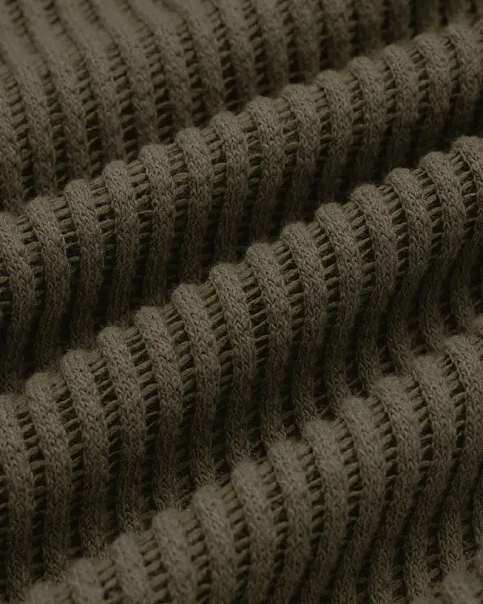 T-shirt à col en V en maille