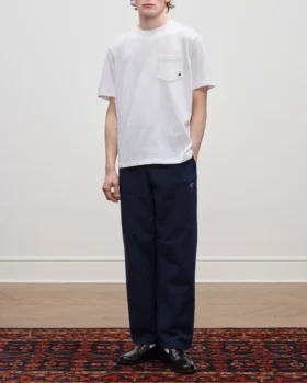 T-shirt à poche avec écusson