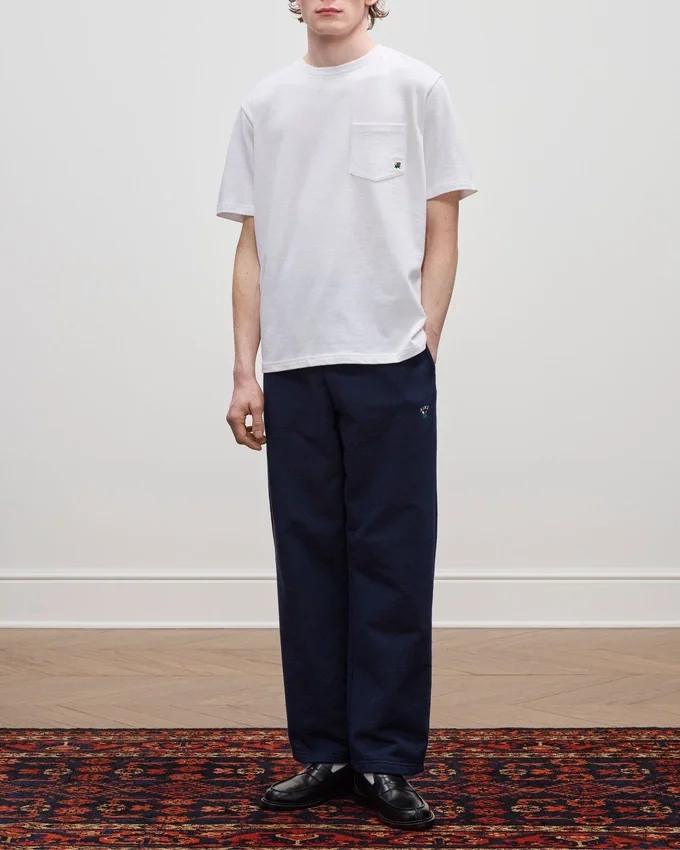 T-shirt à poche avec écusson